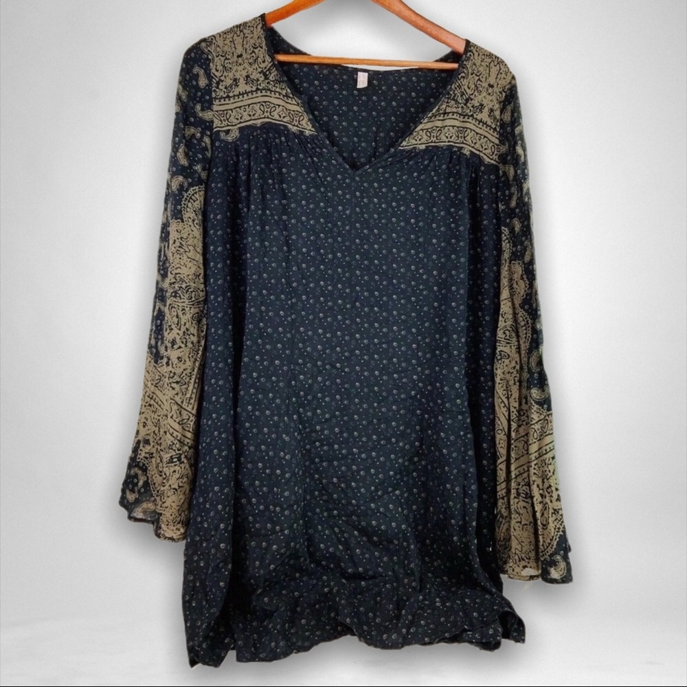 ❌SOLD❌ FREE PEOPLE Boho Flowy Bell Sleeve Dress - Picture 2 of 7